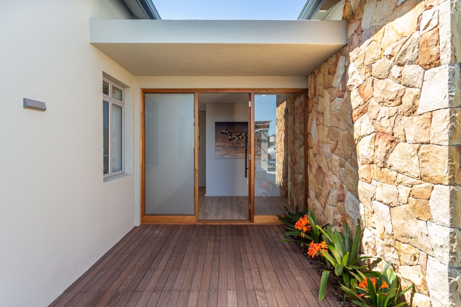 4 Bedroom Property for Sale in Lake Michelle Western Cape
